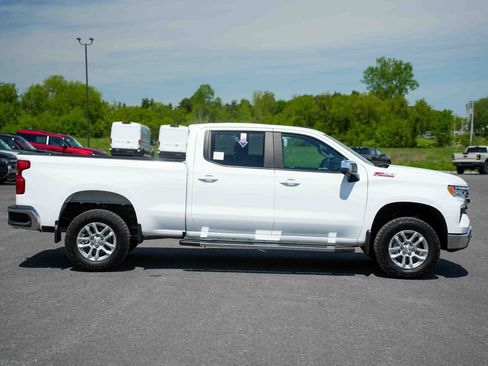 Used 2024 Chevrolet Silverado 1500 LT AWD/4WD image 4