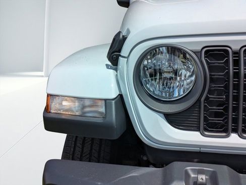 New 2025 Jeep Gladiator Sport image 8