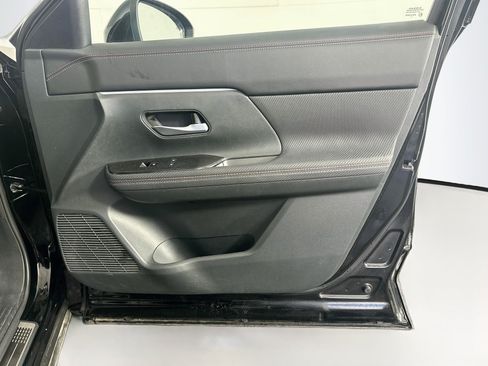 Used 2025 Nissan Kicks SR w/ Illumination Package AWD/4WD image 30