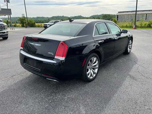 Used 2015 Chrysler 300 C w/ Light Group RWD image 4