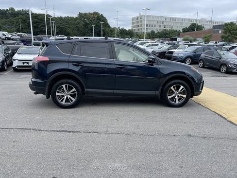 Used 2018 Toyota RAV4 XLE AWD/4WD image 7