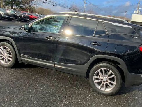 Used 2024 GMC Terrain SLT image 7