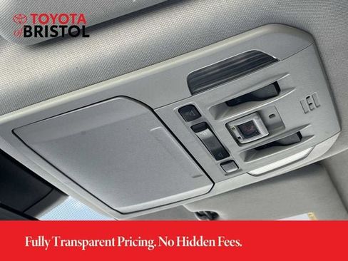 Used 2021 Toyota Highlander XLE AWD/4WD image 36