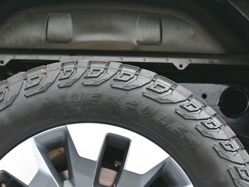 Used 2023 Chevrolet Silverado 2500 Custom w/ Custom Value Package image 23