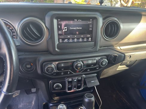 Used 2021 Jeep Gladiator Sport image 21