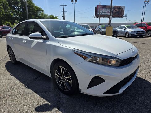 Used 2022 Kia Forte LXS FWD image 3