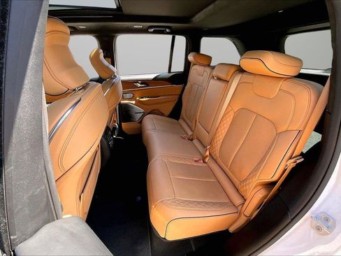 Used 2024 Jeep Grand Cherokee Summit AWD/4WD image 23