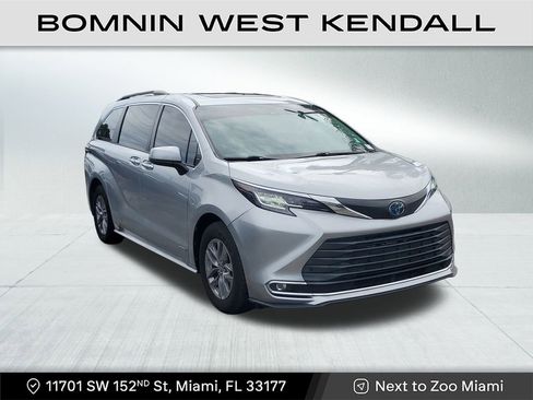 Used 2021 Toyota Sienna XLE image 1
