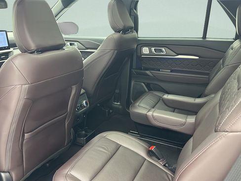 Used 2025 Ford Explorer Platinum w/ LUX Leather Package AWD/4WD image 8