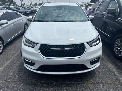 Used 2023 Chrysler Pacifica Touring-L AWD/4WD image 10