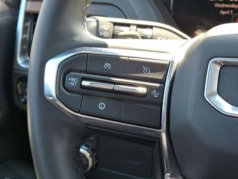 Used 2025 GMC Yukon Denali w/ Sun & Power Step Package AWD/4WD image 17