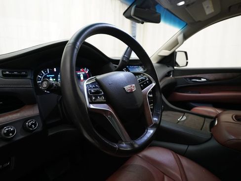 Used 2019 Cadillac Escalade Premium Luxury image 8