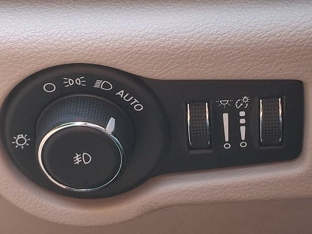 Used 2024 Chrysler Pacifica Limited FWD image 23