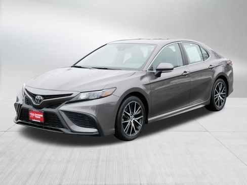 Certified 2023 Toyota Camry SE w/ Convenience Package image 3