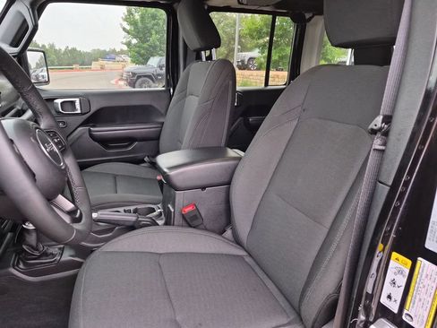 Used 2018 Jeep Wrangler Unlimited Sport S AWD/4WD image 21