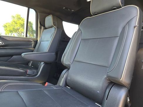Used 2021 Chevrolet Suburban Premier w/ Premium Package AWD/4WD image 10