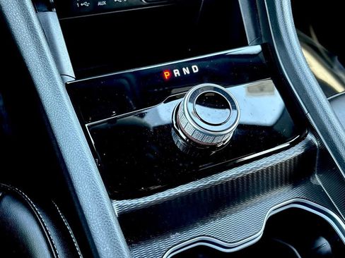 Used 2025 Jeep Grand Cherokee Limited w/ Black Appearance Package image 17