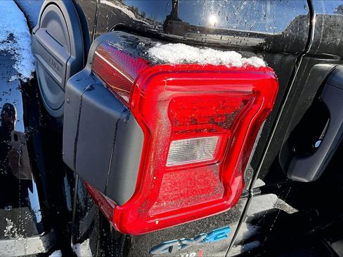 Used 2024 Jeep Wrangler Unlimited Rubicon 4xe image 28