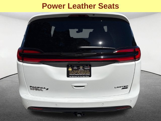 Used 2025 Chrysler Pacifica Limited w/ Trailer Tow Group AWD/4WD image 11