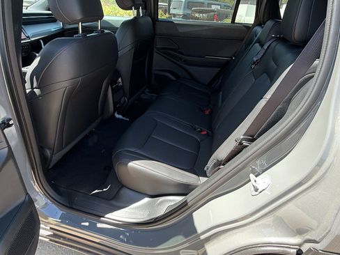 Used 2026 Jeep Cherokee Limited AWD/4WD image 19