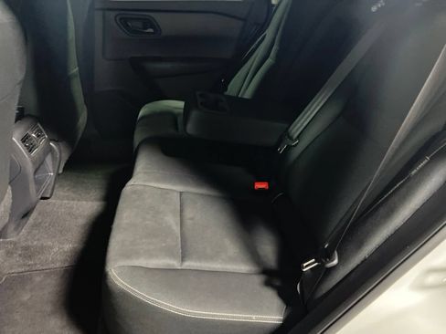Used 2024 Nissan Rogue S FWD image 15