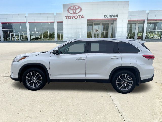 Used 2019 Toyota Highlander XLE AWD/4WD image 2