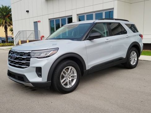 Used 2026 Ford Explorer Active RWD image 3