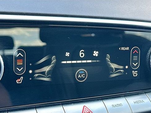 Used 2025 Genesis GV70 2.5T AWD/4WD image 20