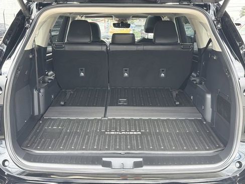 Used 2025 Toyota Highlander Limited FWD image 25