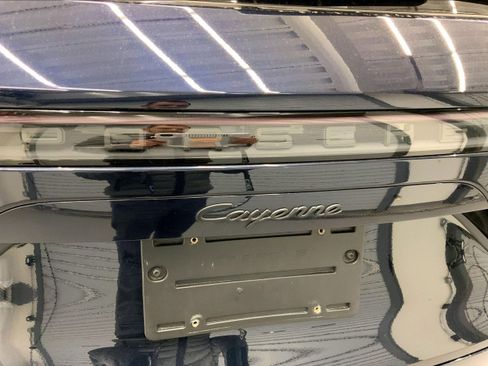 Used 2023 Porsche Cayenne Platinum Edition image 30