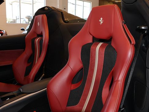 Certified 2021 Ferrari 812 GTS RWD image 77