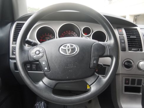 Used 2010 Toyota Tundra 4x4 Double Cab image 7