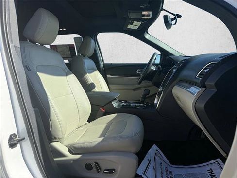 Used 2018 Ford Explorer Limited image 21