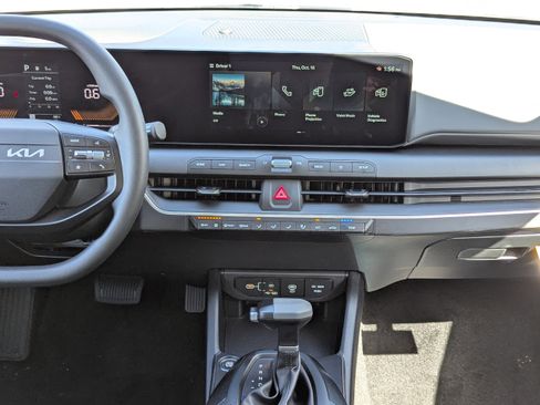 New 2025 Kia K4 LX image 13