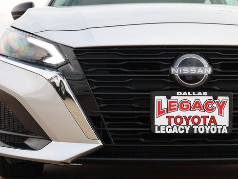 Used 2025 Nissan Altima 2.5 SV image 9