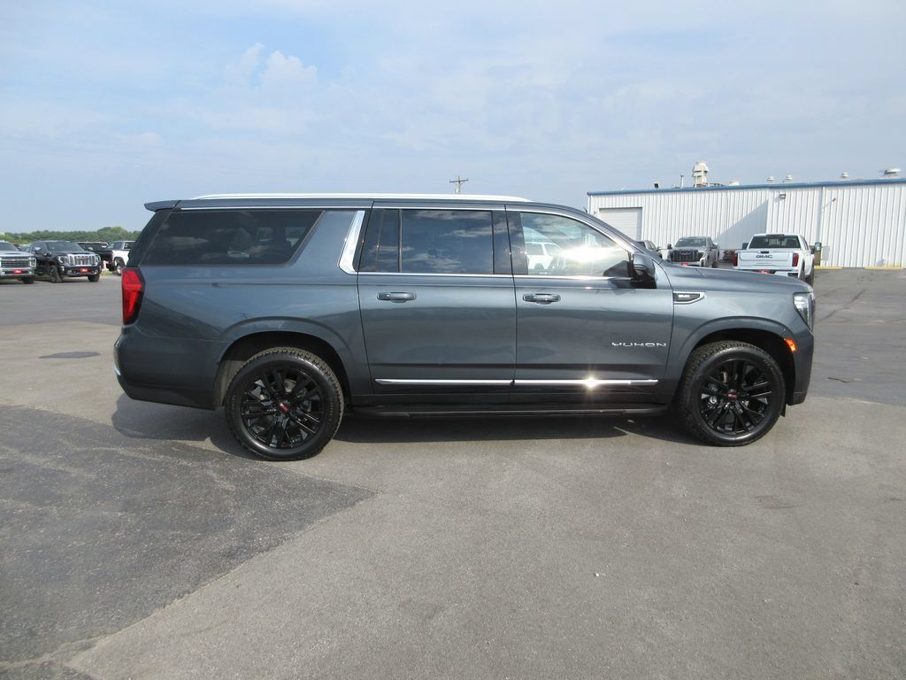Certified 2021 GMC Yukon XL SLT w/ SLT Premium Package AWD/4WD image 5