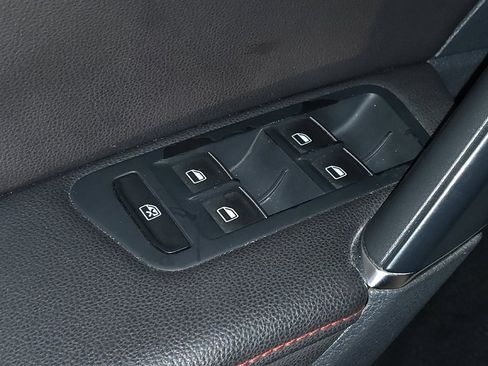 Used 2015 Volkswagen GTI SE FWD image 27