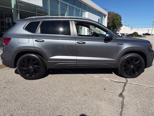 Certified 2024 Volkswagen Taos SE AWD/4WD image 2