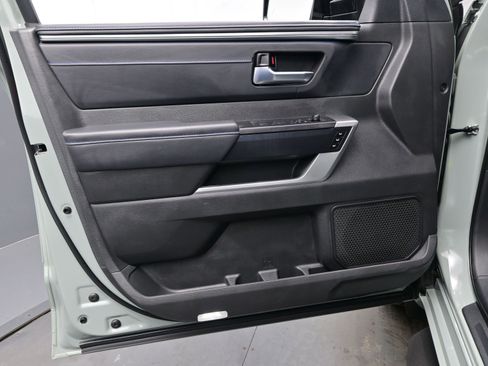 Used 2024 Toyota Sequoia Platinum image 9