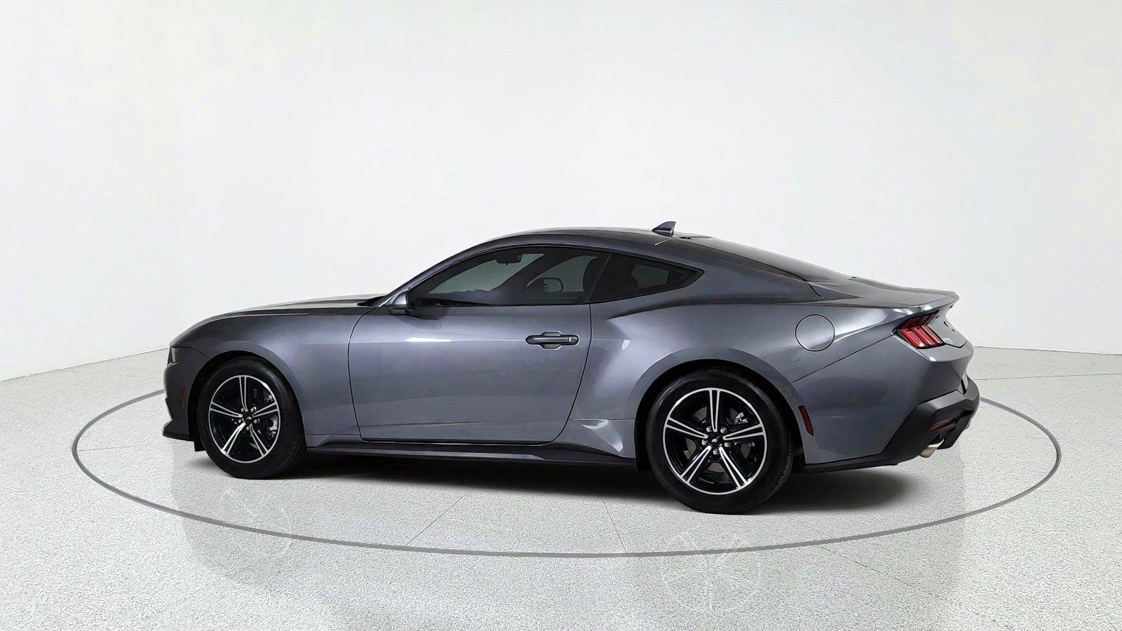 Used 2025 Ford Mustang Coupe RWD image 4