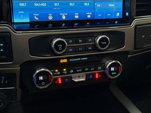 Used 2022 Ford F350 Platinum w/ FX4 Off-Road Package image 20