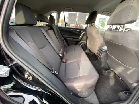 Used 2025 Toyota RAV4 LE image 39