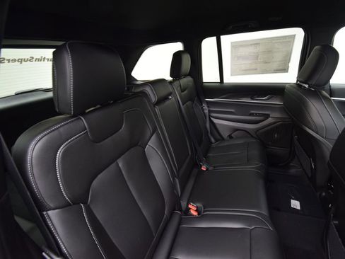 New 2025 Jeep Grand Cherokee Limited image 36