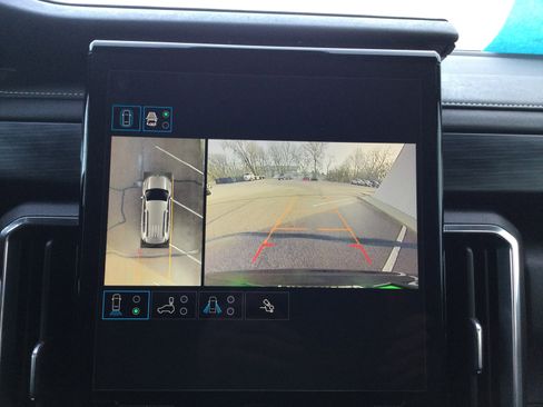 Used 2025 GMC Acadia Elevation w/ Elevation Premium Package image 11