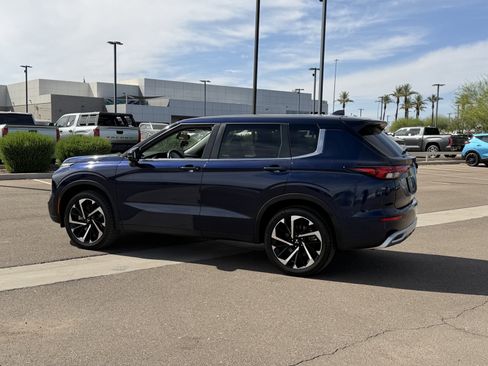Used 2024 Mitsubishi Outlander SE AWD/4WD image 3