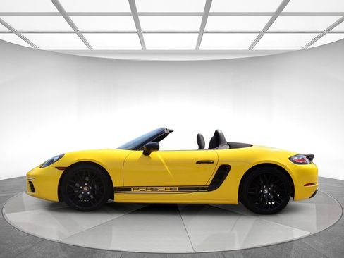 Used 2019 Porsche 718 Boxster RWD image 5