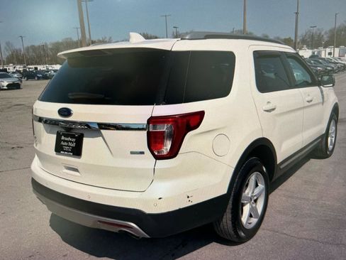 Used 2016 Ford Explorer XLT w/ Equipment Group 202A AWD/4WD image 5