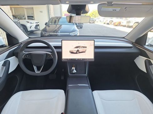 Used 2026 Tesla Model Y image 18