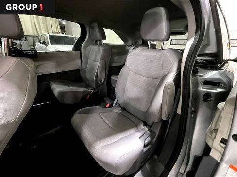 Certified 2021 Toyota Sienna LE image 20