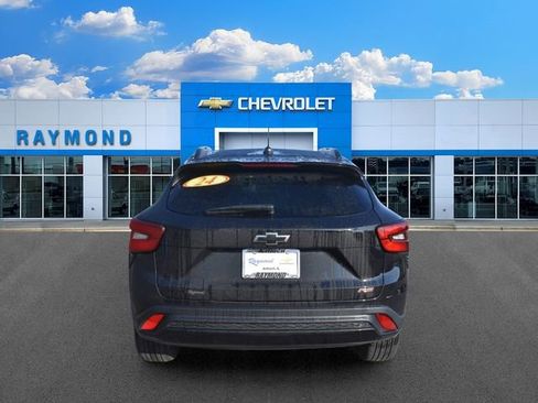 Certified 2024 Chevrolet Trax RS w/ Sunroof Package FWD image 5